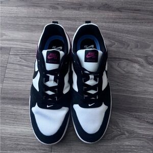 Nike Men's Black, White, and Pink Sneakers